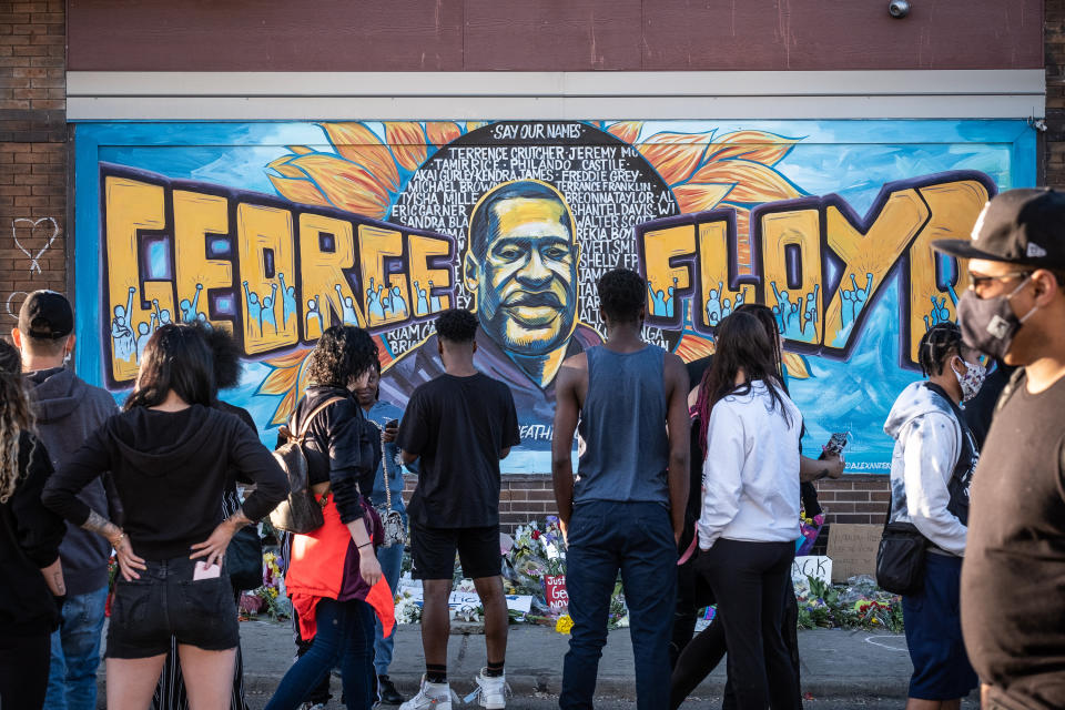 Un mural dedicado a George Floyd en la intersección donde murió en Minneapolis, el 29 de mayo de 2020. (Caroline Yang/The New York Times)