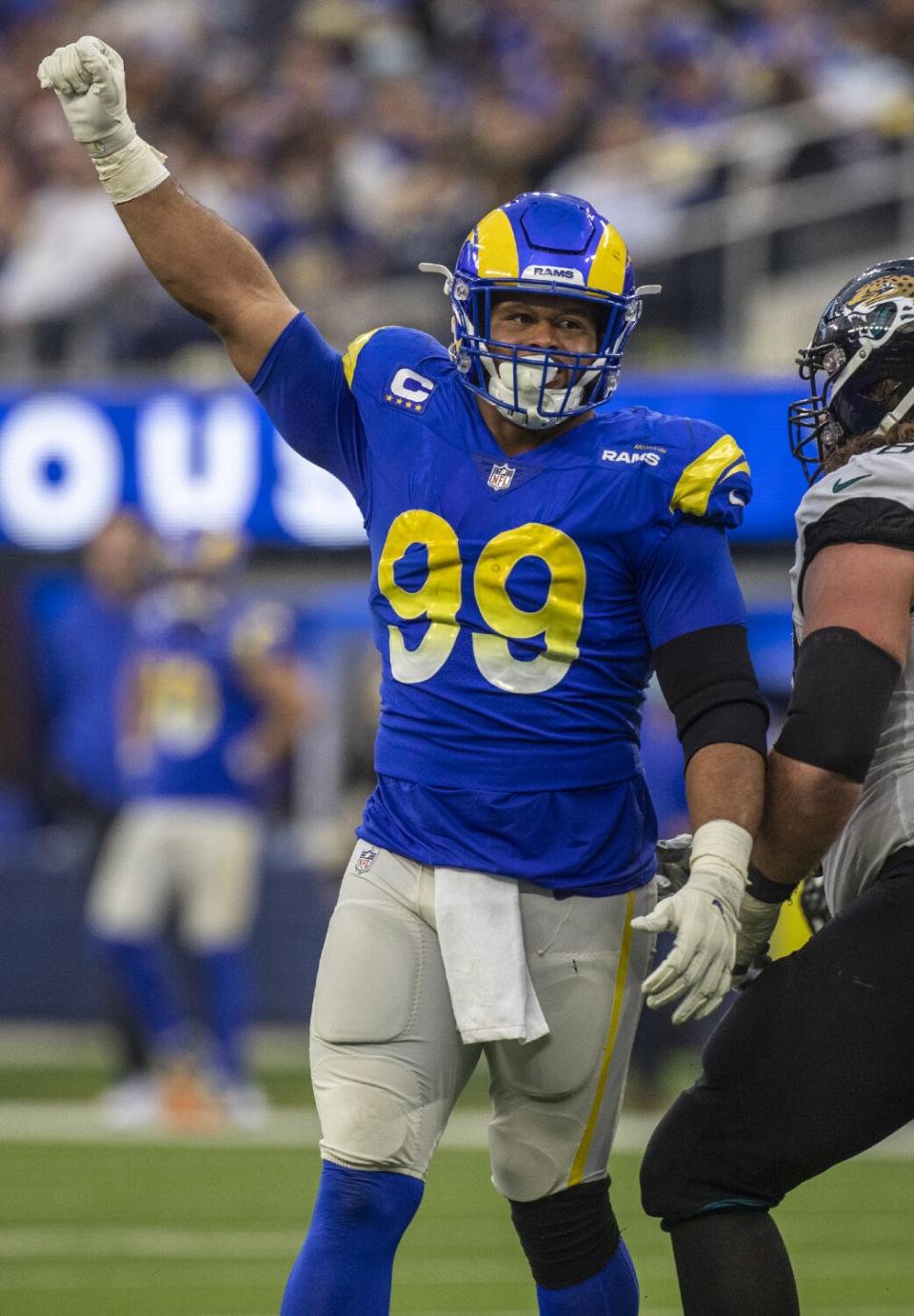 Rams defensive end Aaron Donald raises a fist.