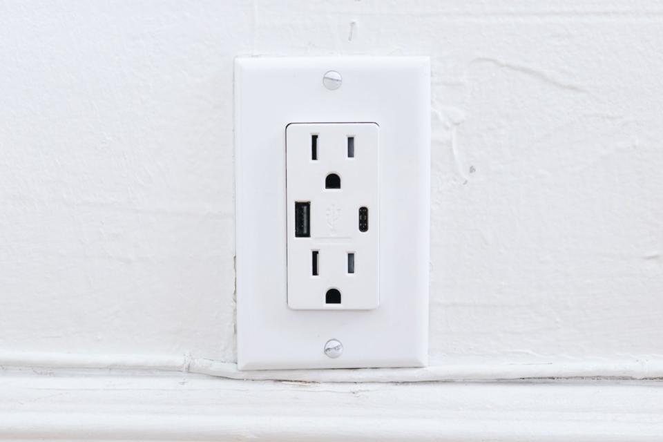 Travel plug adapter