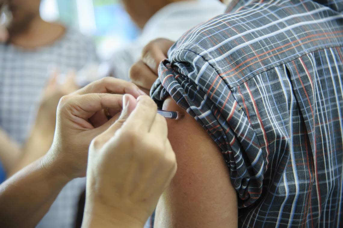 Health advocates are urging incoming college students to get a new meningitis vaccine. Healthcare providers are also recommending vaccines to at-risk groups in Florida, including gay, bisexual and men who have sex with men, first-year freshmen who will live in a dorm and immunocompromised people.