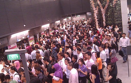 Train service between one-North and Bishan Stations on the Circle Line has stopped since 8.55am this morning. (Yahoo! photo)