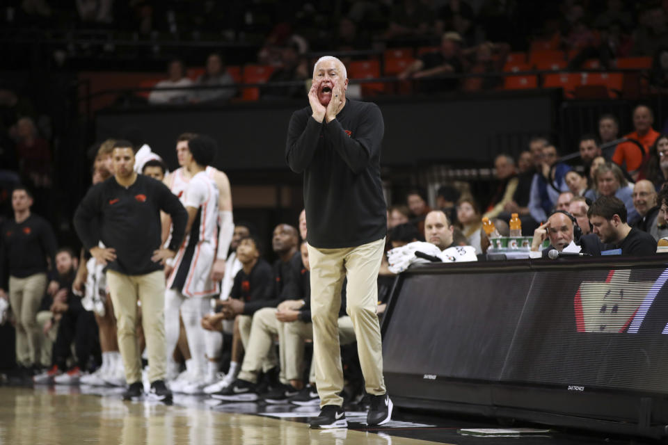 Oregon State coach Wayne Tinkle calls out to players during the second half of the team's NCAA college basketball game against Washington State on Thursday, Feb. 8, 2024, in Corvallis, Ore. (AP Photo/Amanda Loman)