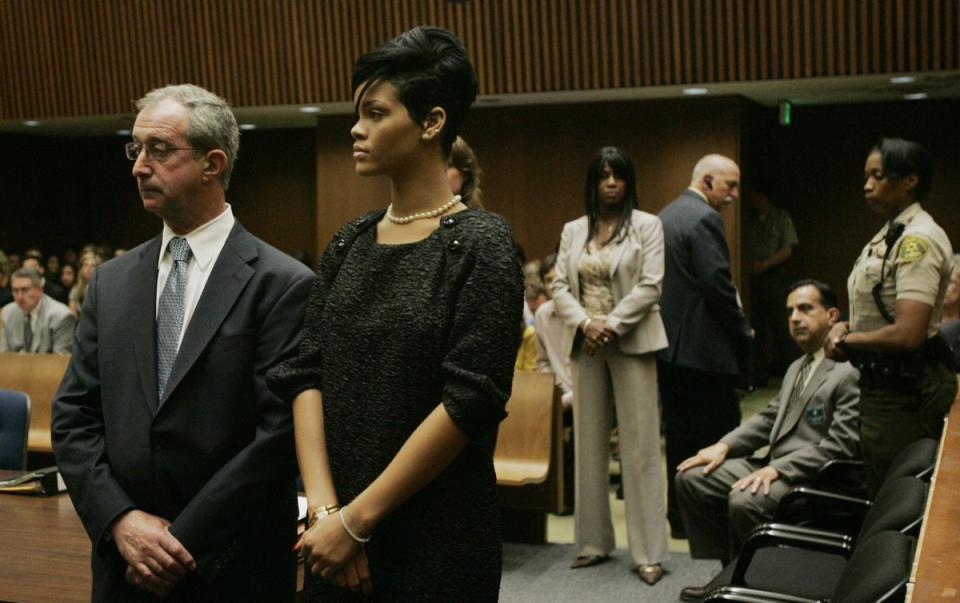 Lawyer Donald Etra (stands with singer Rihanna inside the Los Angeles Superior Court during the hearing in the Chris Brown felony assault case, on June 22, 2009 (AFP/Getty Images)