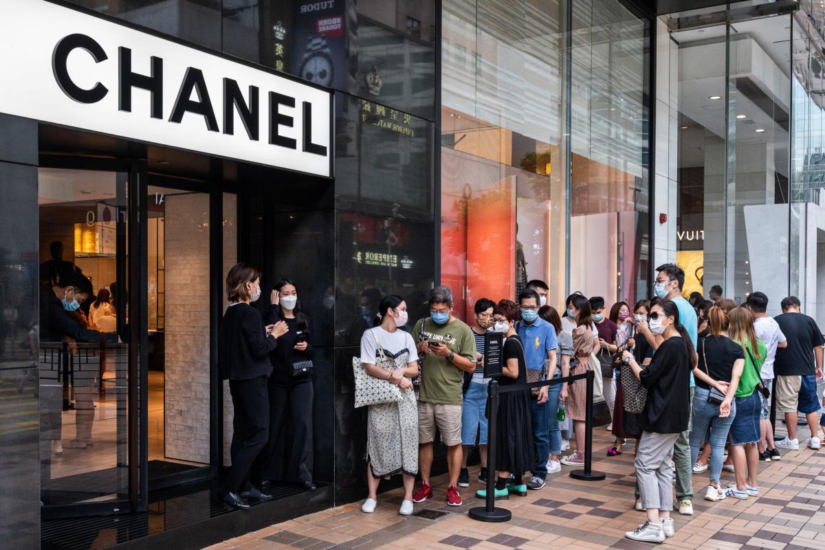 Chanel is opening boutiques exclusively for the superrich—but shoppers may  have to battle investors as its handbags have been named as one of the best  hedges against inflation