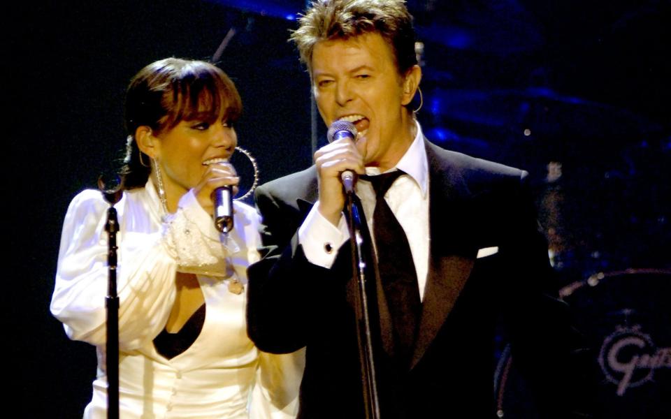 Alicia Keys performing with David Bowie in 2006 - WireImage