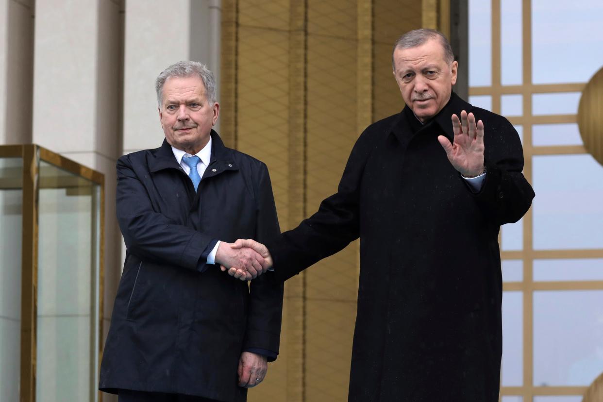 Turkish President Recep Tayyip Erdogan, right, and Finland's President Sauli Niinisto shake hands during a welcome ceremony at the presidential palace in Ankara (AP Photo/Burhan Ozbilici)