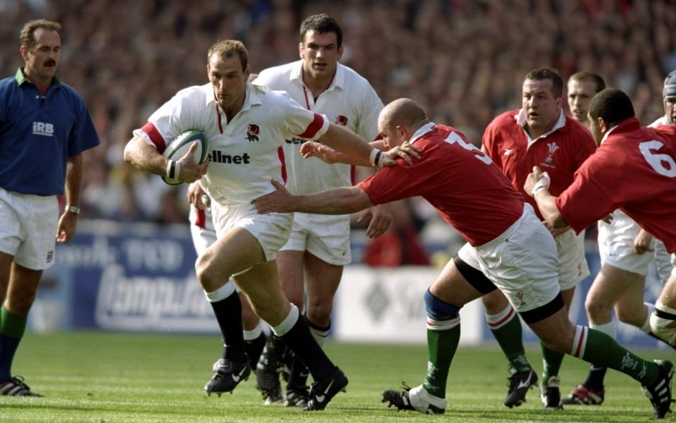 Lawrence Dallaglio hands off Ben Evans as Martin Johnson looks on