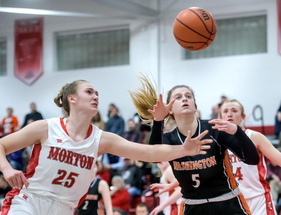 Morton's Ellie VanMeenan (25) and Washington's Becca McDougall chase the ball in the first half of their Mid-Illini Conference basketball game Tuesday, Feb. 6, 2024 in Morton. The Potters clinched the conference title with a 45-41 victory.