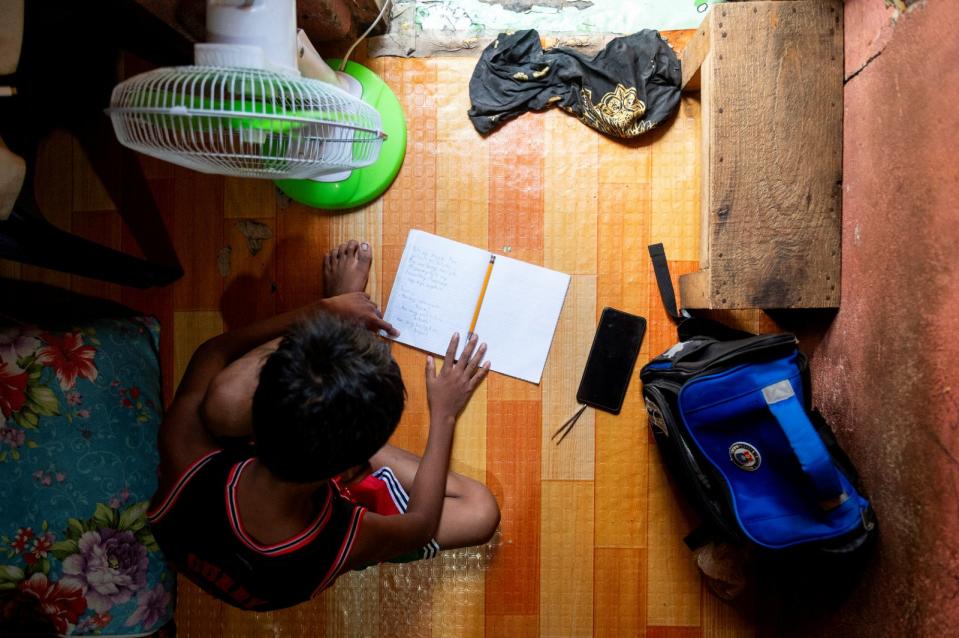菲律賓近月高溫飆至攝氏50度，嚴重影響學生學習能力。路透社