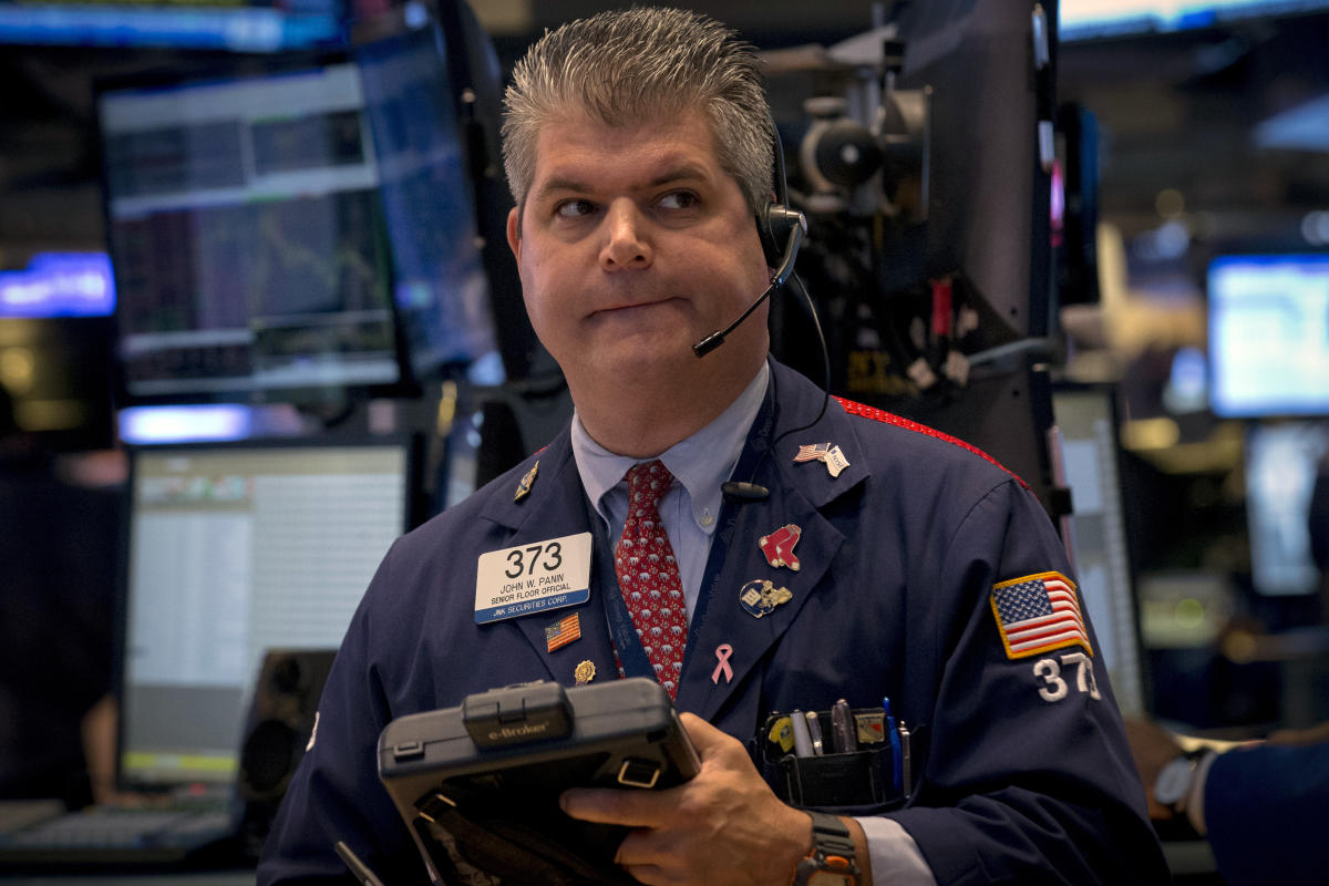 O Nasdaq e o S&P 500 mergulham, com os lucros no comando