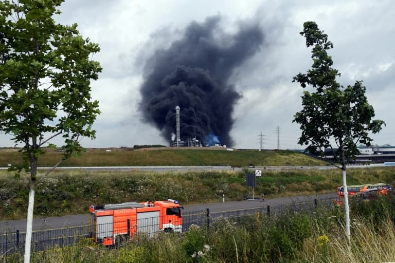 Incendie sur un site de traitement des déchets opéré par Currenta dans le parc industriel Chempark, à Leverkusen en Allemagne, le 27 juillet 2021 - Roberto Pfeil © 2019 AFP