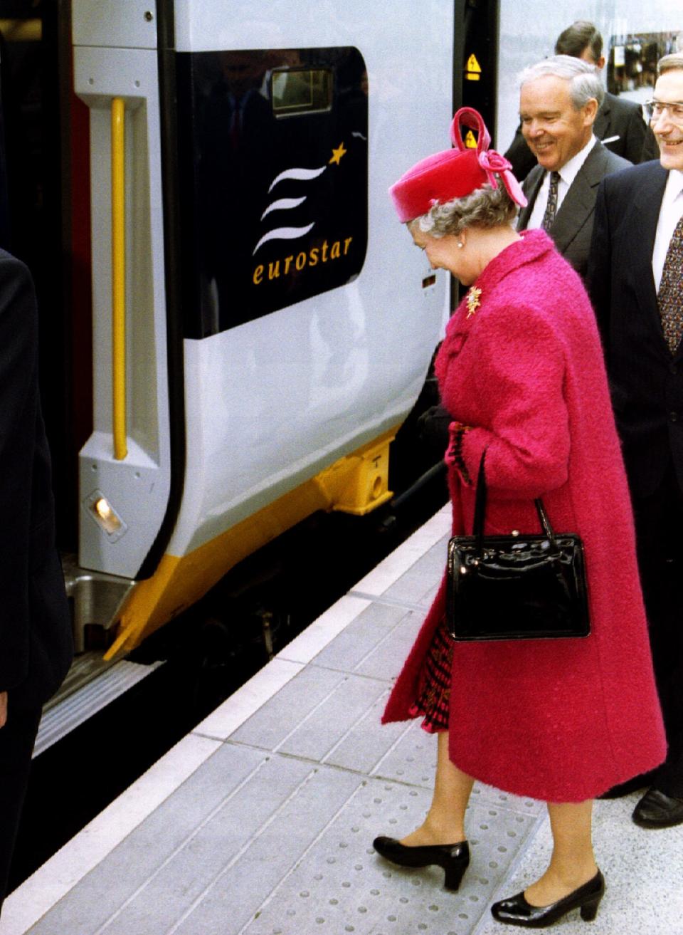 Queen Elizabeth boards a train in 1994.