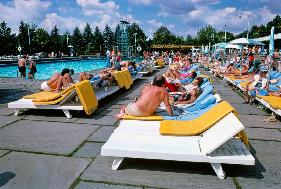 Pool Area, Grossinger's Resort, Liberty, New York, 1977. (John Margolies Roadside  / Alamy )