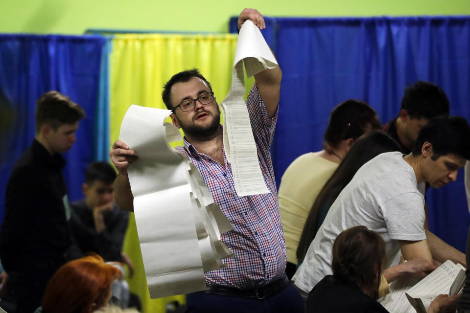 Election officials start counting ballots at a polling station during the presidential election in Kiev, Ukraine, Sunday, March 31, 2019. Ukrainians choose from among 39 candidates for a president they hope can guide the country of more than 42 million out of troubles including endemic corruption, a seemingly intractable conflict with Russia-backed separatists in the country's east and a struggling economy. (AP Photo/Sergei Grits)