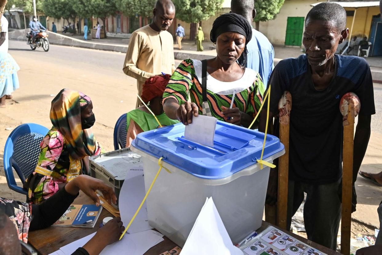 Un bureau de vote à N'Djamena, au Tchad, pour les élections présidentielles, le 6 mai 2024.  - Credit:Issouf SANOGO / AFP