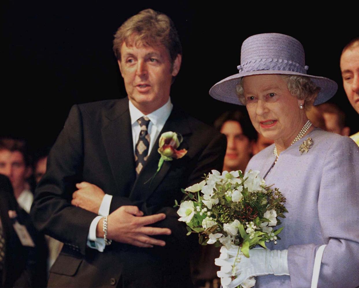 Mandatory Credit: Photo by Shutterstock (259225b) The Queen and Paul McCartney PAUL MCCARTNEY WITH QUEEN ELIZABETH II AT THE LIVERPOOL INSTITUTE FOR PERFORMING ARTS, BRITAIN - 1996