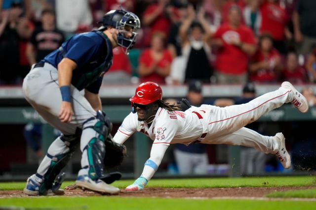 Elly De La Cruz of the Cincinnati Reds against the Chicago Cubs at