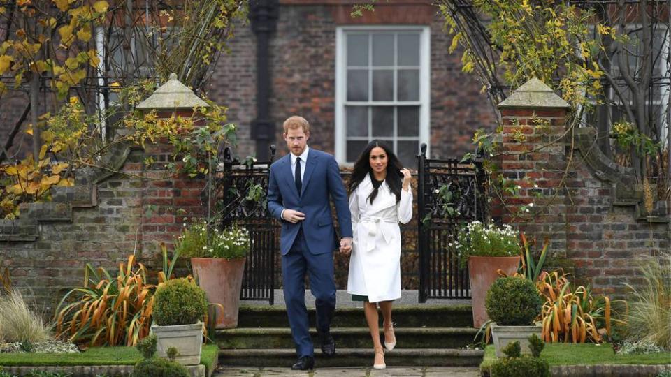Prinz Harry und Schauspielerin Meghan Markle haben sich verlobt und sind zusammengezogen. Ihre eigenen vier Wände befinden sich allerdings beim Kensington Palast und dort leben die beiden nicht allein.