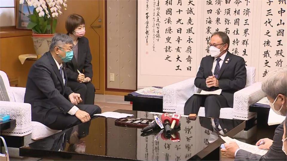 柯文哲出訪沖繩　拜會知事玉成丹尼談台日交流