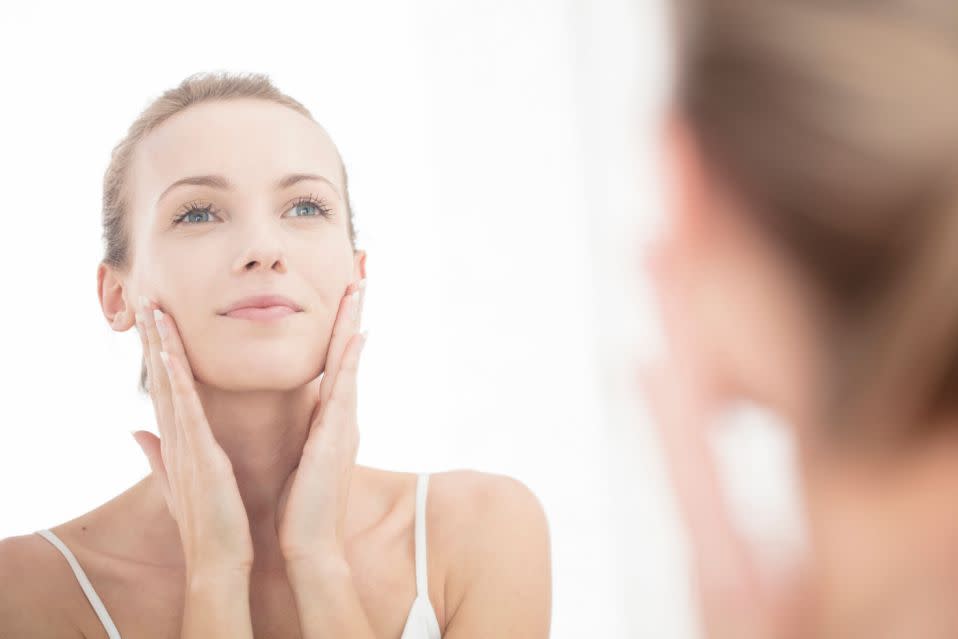 Hemos encuestado a varias dermatólogas que afirman que este tratamiento es el mejor producto antienvejecimiento a la venta en farmacias (Foto: Getty Images).