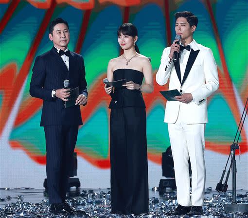 申東燁、秀智和朴寶劍攜手主持「第56屆百想藝術大賞」。（圖／DIOR提供）