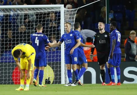 Britain Soccer Football - Leicester City v FC Porto - UEFA Champions League Group Stage - Group G - King Power Stadium, Leicester, England - 27/9/16 Leicester City's Danny Drinkwater, Andy King, Luis Hernandez, Kasper Schmeichel and Daniel Amartey celebrate after the game Reuters / Eddie Keogh Livepic