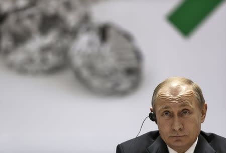 Russian President Vladimir Putin attends the inauguration of World Diamond Conference in New Delhi December 11, 2014. REUTERS/Ahmad Masood