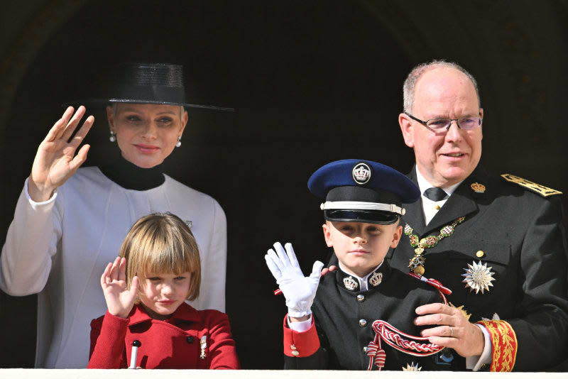 Jacques y Gabriella de Mónaco con sus padres