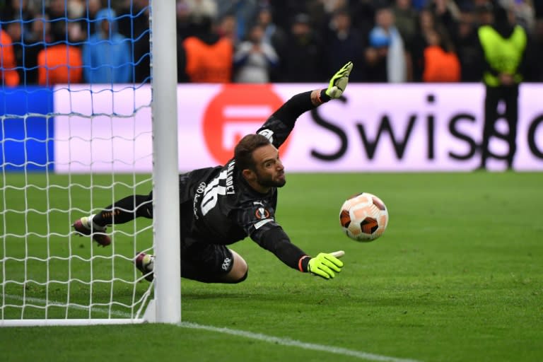 Le gardien espagnol de l'Olympique de Marseille Pau Lopez lors du quart de finale de Ligue Europa contre Benfica, au stade Vélodrome à Marseille le 18 avril 2024 (Sylvain THOMAS)