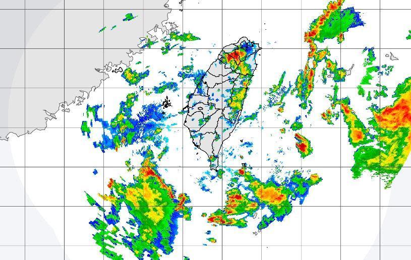 新北市、桃園市、新竹縣等3縣市，發布大雷雨即時訊息。（翻攝自氣象局官網）