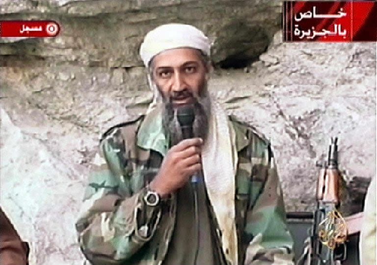 Osama bin Laden en un video grabado el 7 de octubre de 2001 en la ciudad de Jalalabad, en el este de Afganistán