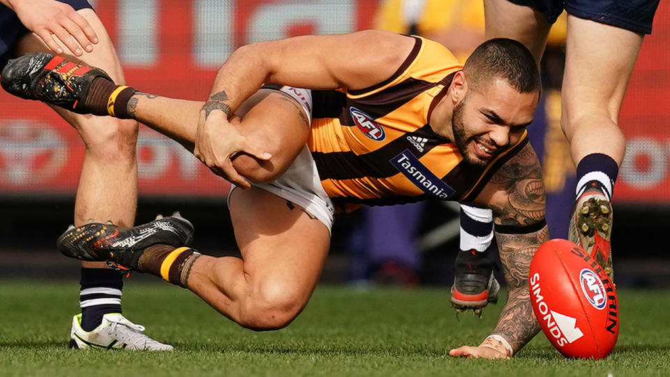 Jarman Impey clutched his knee in anguish after the horrifying injury. (Photo by Scott Barbour/Getty Images)