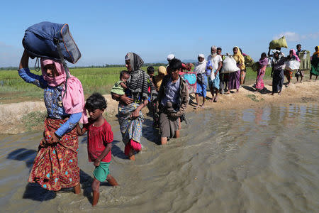 Rohingya refugees walk towards a refugee camp after crossing the border in Anjuman Para near Cox's Bazar, Bangladesh, November 19, 2017. REUTERS/Mohammad Ponir Hossain