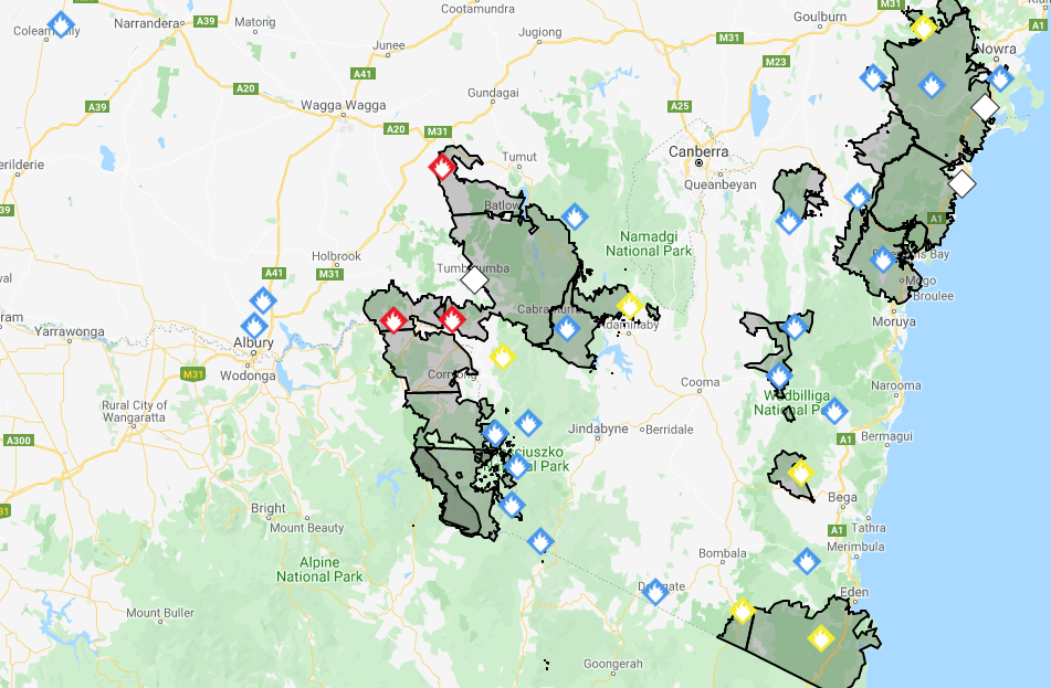 RFS map . showing NSW and Victorian fire merging together Friday evening.