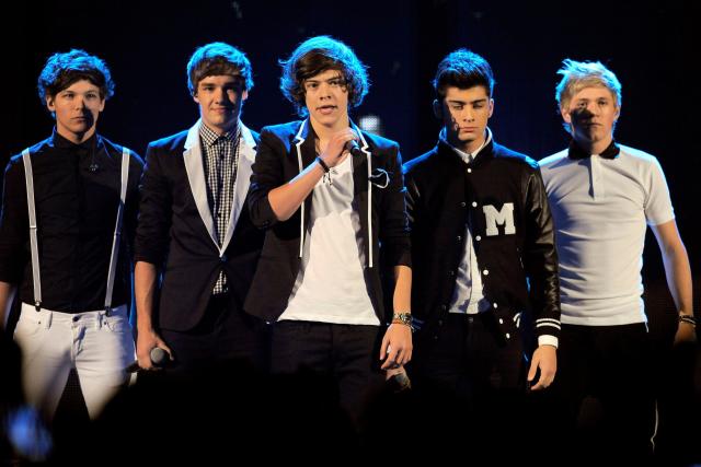 From left, Louis Tomlinson, Liam Payne, Harry Styles, Zayn Malik, Niall Horan, of musical group One Direction, perform at Nickelodeon&#39;s 25th Annual Kids&#39; Choice Awards on Saturday, March 31, 2012 in Los Angeles. (AP Photo/Chris Pizzello)