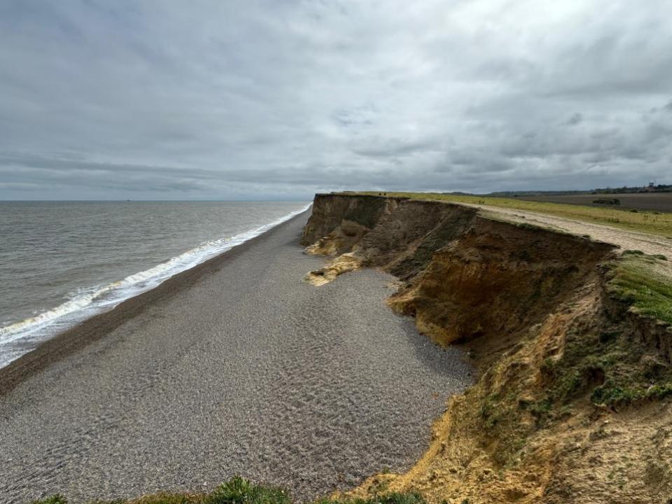 Eastern Daily Press: The coastal path between Weybourne and Sheringham