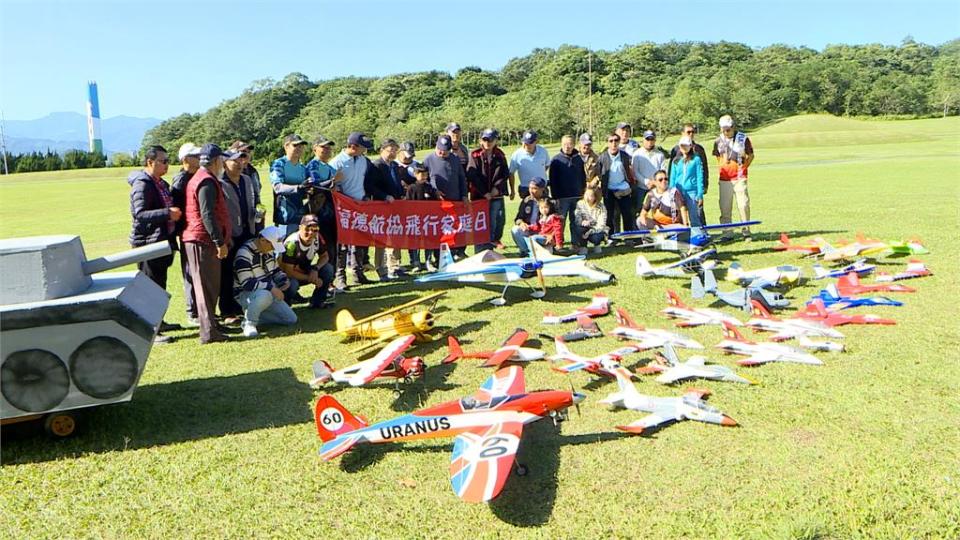 眾好手秀「遙控飛行秀」　無人機空中大迴旋吸睛