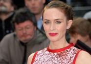 Emily Blunt ist heute eine sehr gefragte Schauspielerin, doch in ihrer Kindheit wurde sie aufgrund ihres Stotterns gehänselt, wie sie der amerikanischen "InStyle" verriet. Um anderen Kindern dieses Schicksal zu ersparen, ist der Filmstar Botschafterin des "American Institute of Stuttering". (Bild: Getty Images / Anthony Harvey)