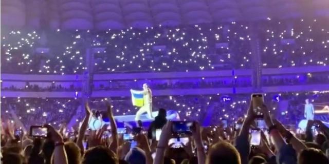 Rammstein unfurls Ukrainian flag at concert in Warsaw