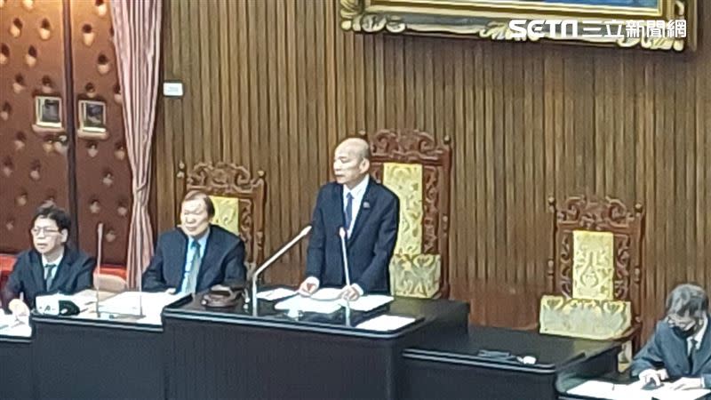 韓國瑜喊「發表決卡委員要坐好」。（圖／記者陳怡潔攝）