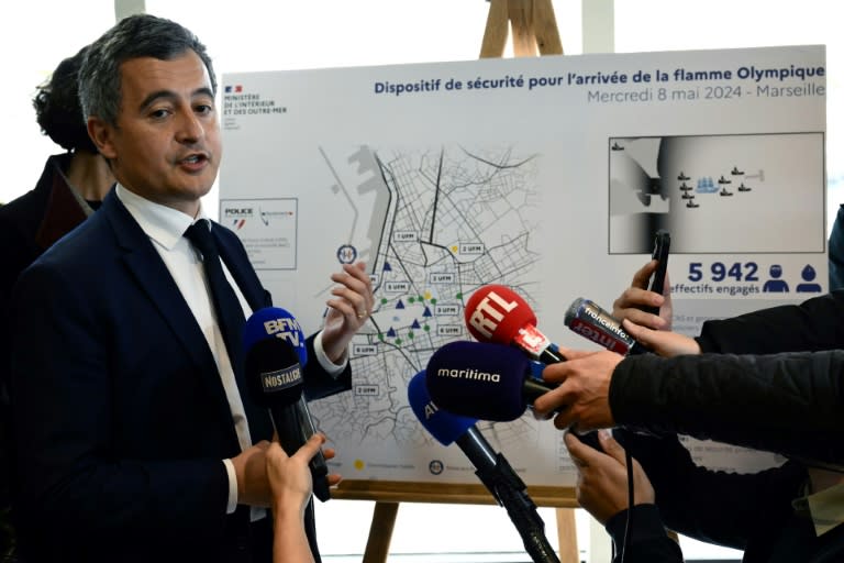 El ministro del Interior de Francia, Gérald Darmanin, explica el dispositivo de seguridad previsto para la llegada de la llama olímpica, el 26 de abril de 2024 en Marsella (Christophe Simon)