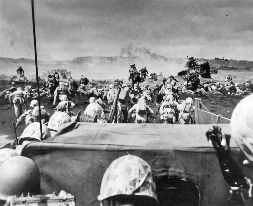 amphibious assault Iwo Jima 1945