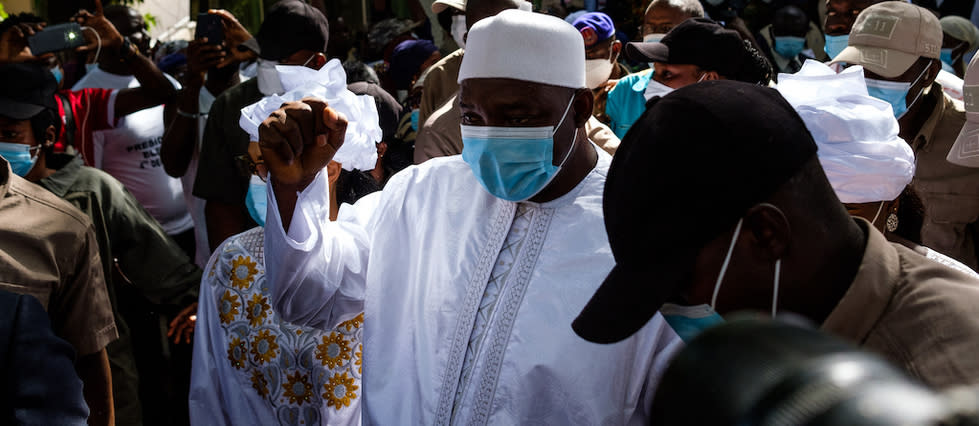 Discret et sorti de nulle part, Adama Barrow était un illustre inconnu jusqu'à ce qu'il remporte la présidentielle du 1er décembre 2016, mettant fin du même coup à 22 ans de règne du dictateur Yahya Jammeh.
