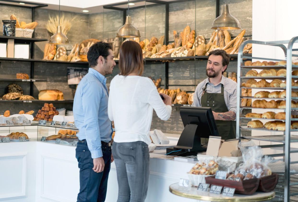 You don't really need to remember what you ordered at the bakery a couple weeks ago. <a href="https://www.gettyimages.com/detail/photo/couple-buying-bread-at-the-bakery-royalty-free-image/590149084" rel="nofollow noopener" target="_blank" data-ylk="slk:andresr/E+ via Getty Images;elm:context_link;itc:0;sec:content-canvas" class="link ">andresr/E+ via Getty Images</a>