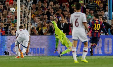 Football - FC Barcelona v Bayern Munich - UEFA Champions League Semi Final First Leg - The Nou Camp, Barcelona, Spain - 6/5/15 Barcelona's Lionel Messi scores their second goal Reuters / Albert Gea