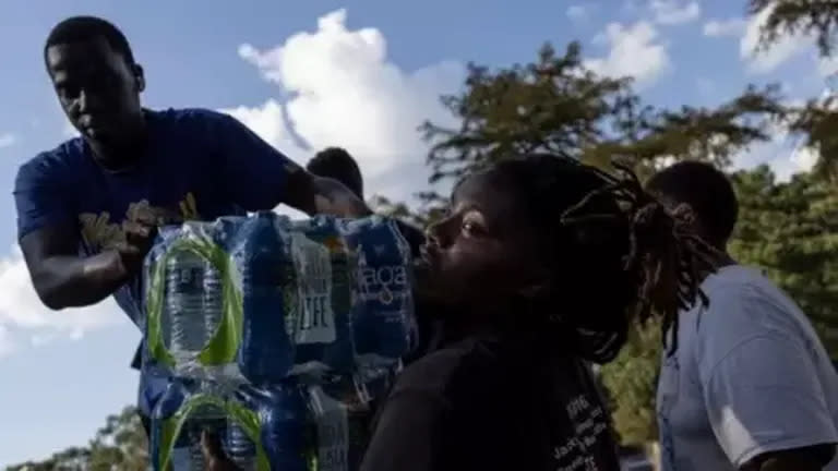 No hay agua en una ciudad sureña de Estados Unidos.