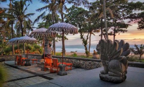 度假村內不僅有自然的參天大樹等豐富自然生態，更散落著幾處古老峇里島寺廟  PHOTO CREDIT: The Oberoi Beach Resort, Bali