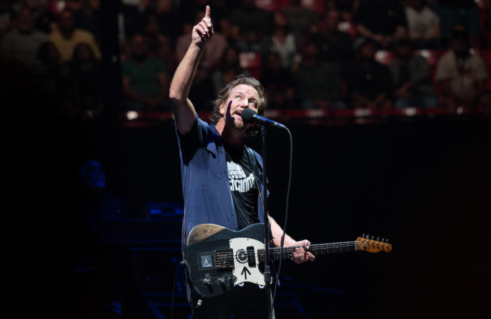 Eddie Vedder is having throat issues credit:Bang Showbiz