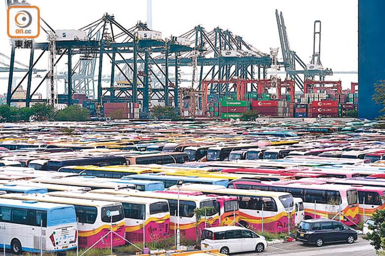 中港通關在即，停擺近3年的旅遊巴及跨境巴士陸續重啟。