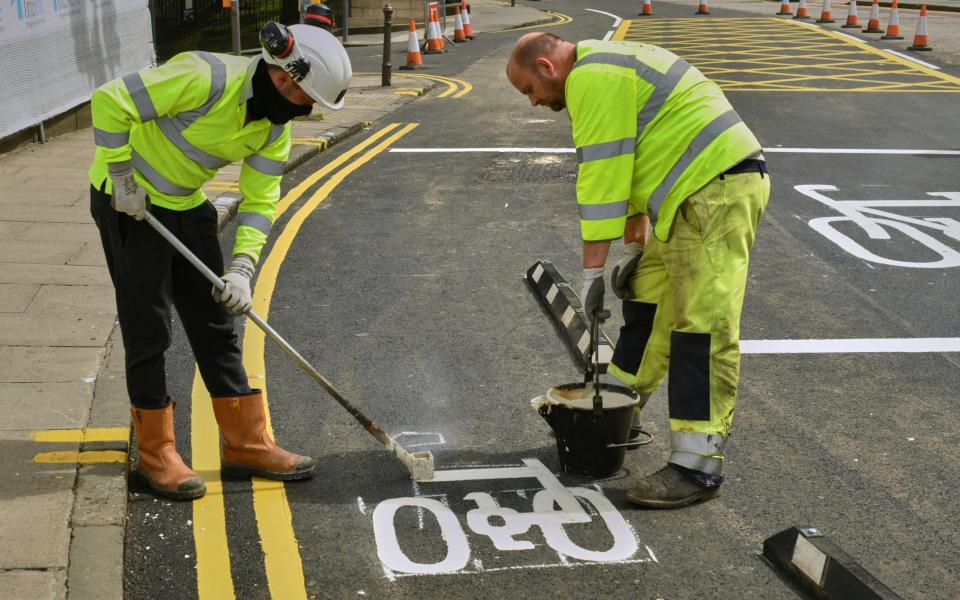 Council workers paint cycling markings on the road in Edinburgh - Steven Scott Taylor/Alamy Live News